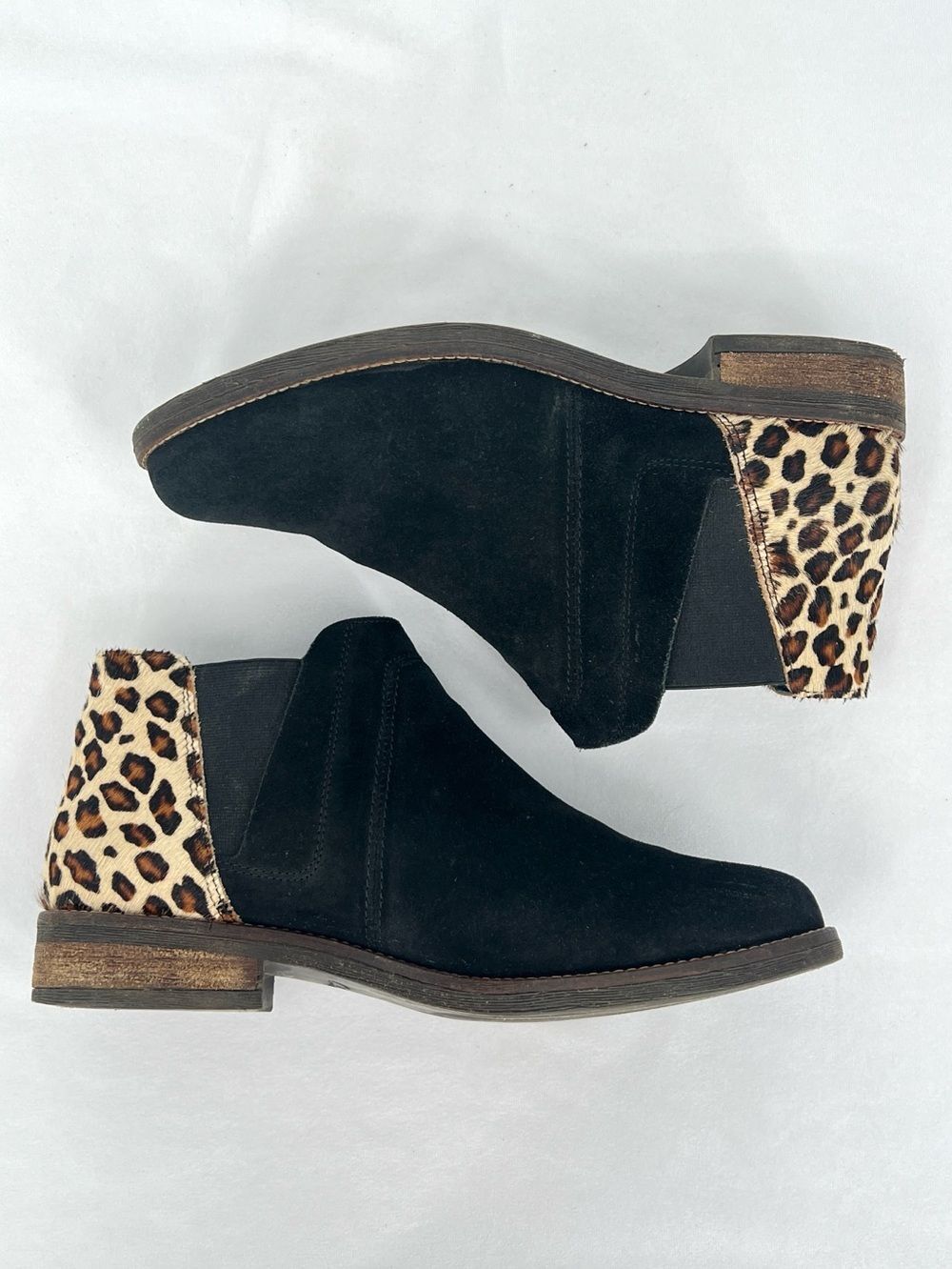 Clarks Black Suede Leopard Calf Hair Heel Chelsea Ankle Boots Size 9.5 - Picture 3 of 8